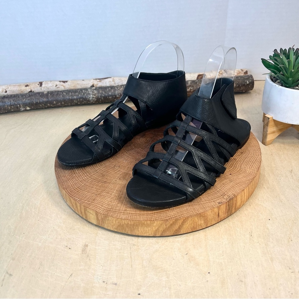 *Eileen Fisher | Nest Cage Flat Sandals with Ankle Cuffs Size 6